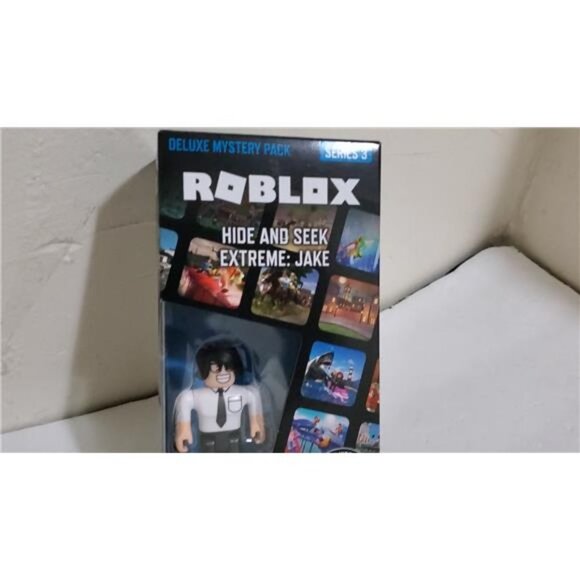 Unleash the Mystery: Roblox Series 3 Hide & Seek Extreme Jake Deluxe Figure Pack - Picture 2 of 9